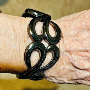 Black metal spring bracelet